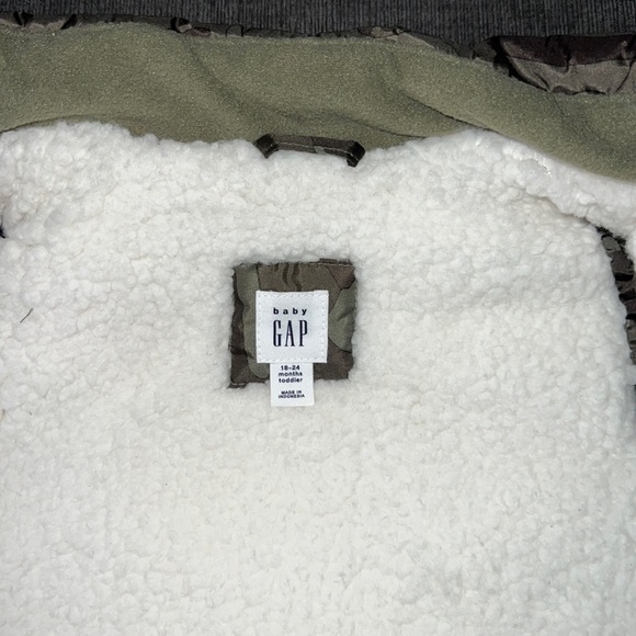 Gap Toddle Puffer Vest, Green Camouflage (EUC) - Picture 2 of 3